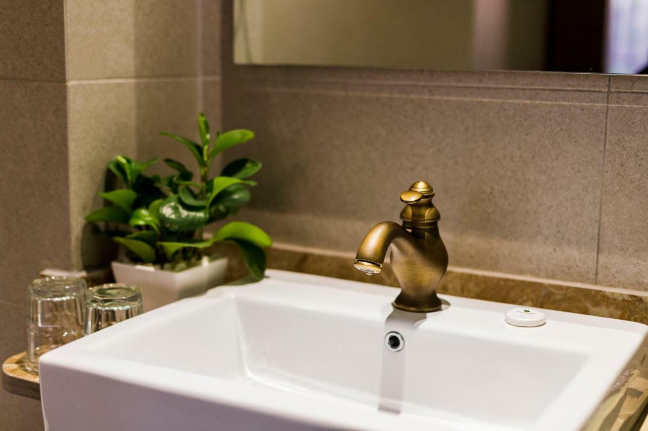 Sunflower Cbq Hotel ホーチミン市 エクステリア 写真